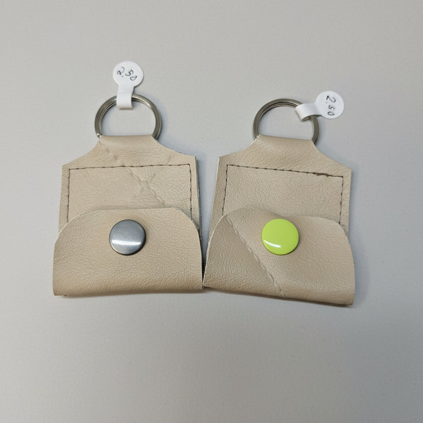 Mini porte-clé avec pochette à bouton pression