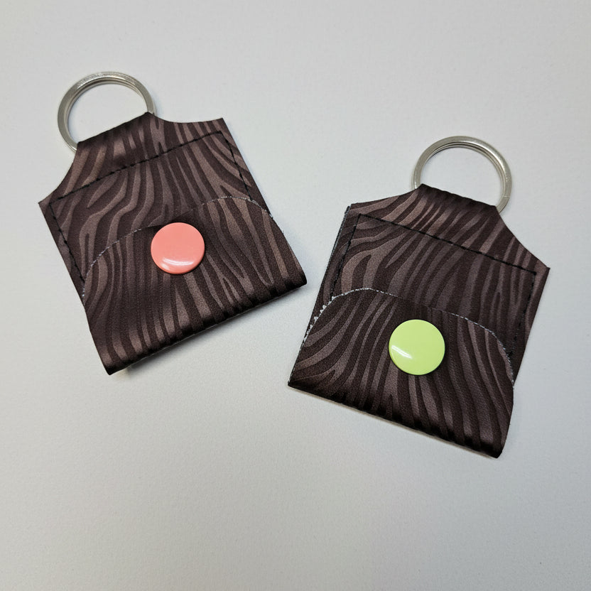 Mini porte-clé avec pochette à bouton pression