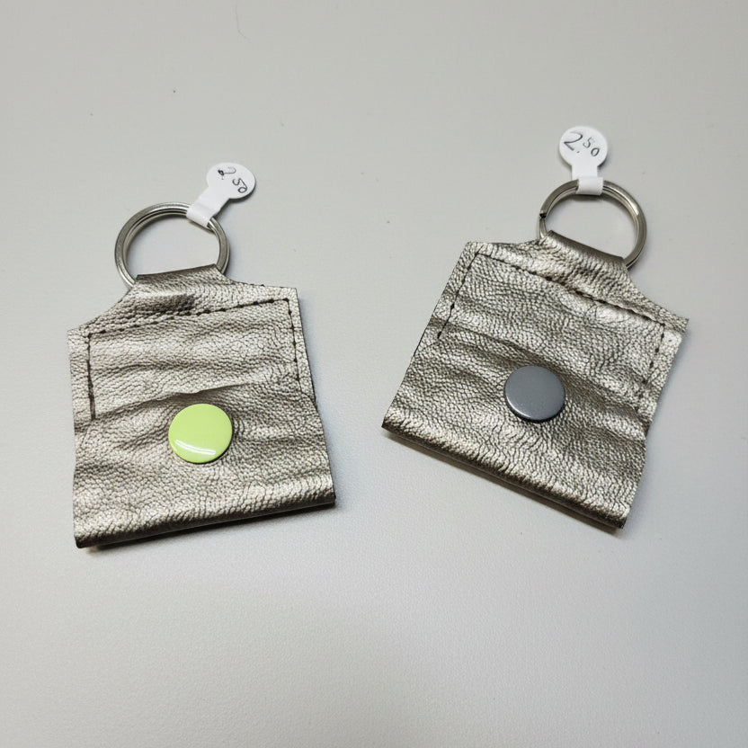 Mini porte-clé avec pochette à bouton pression