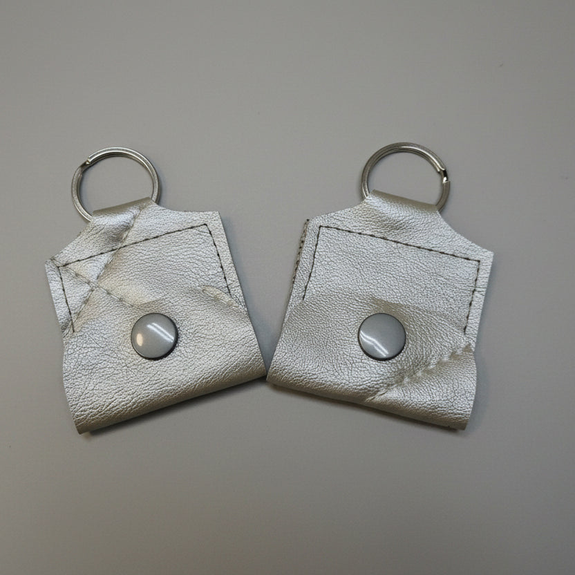Mini porte-clé avec pochette à bouton pression
