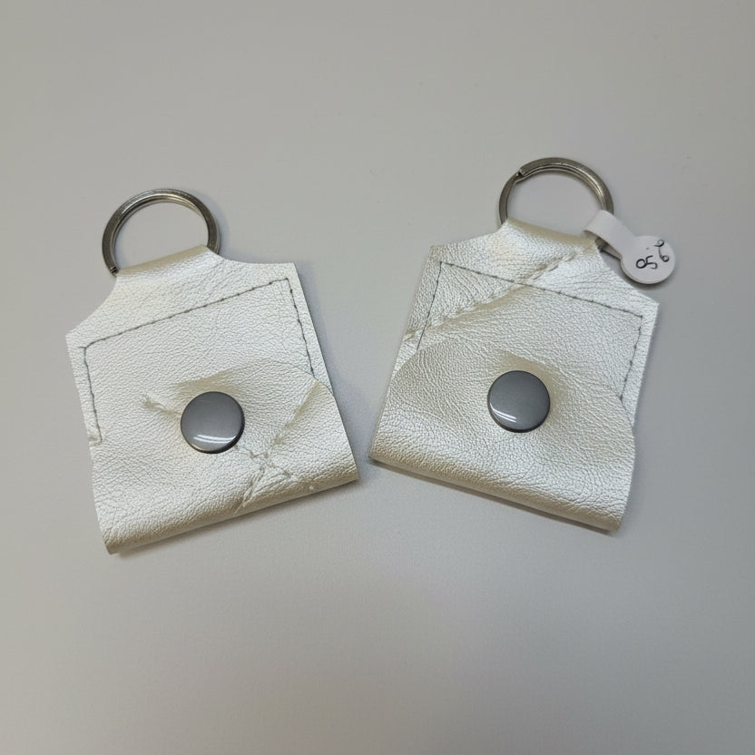 Mini porte-clé avec pochette à bouton pression